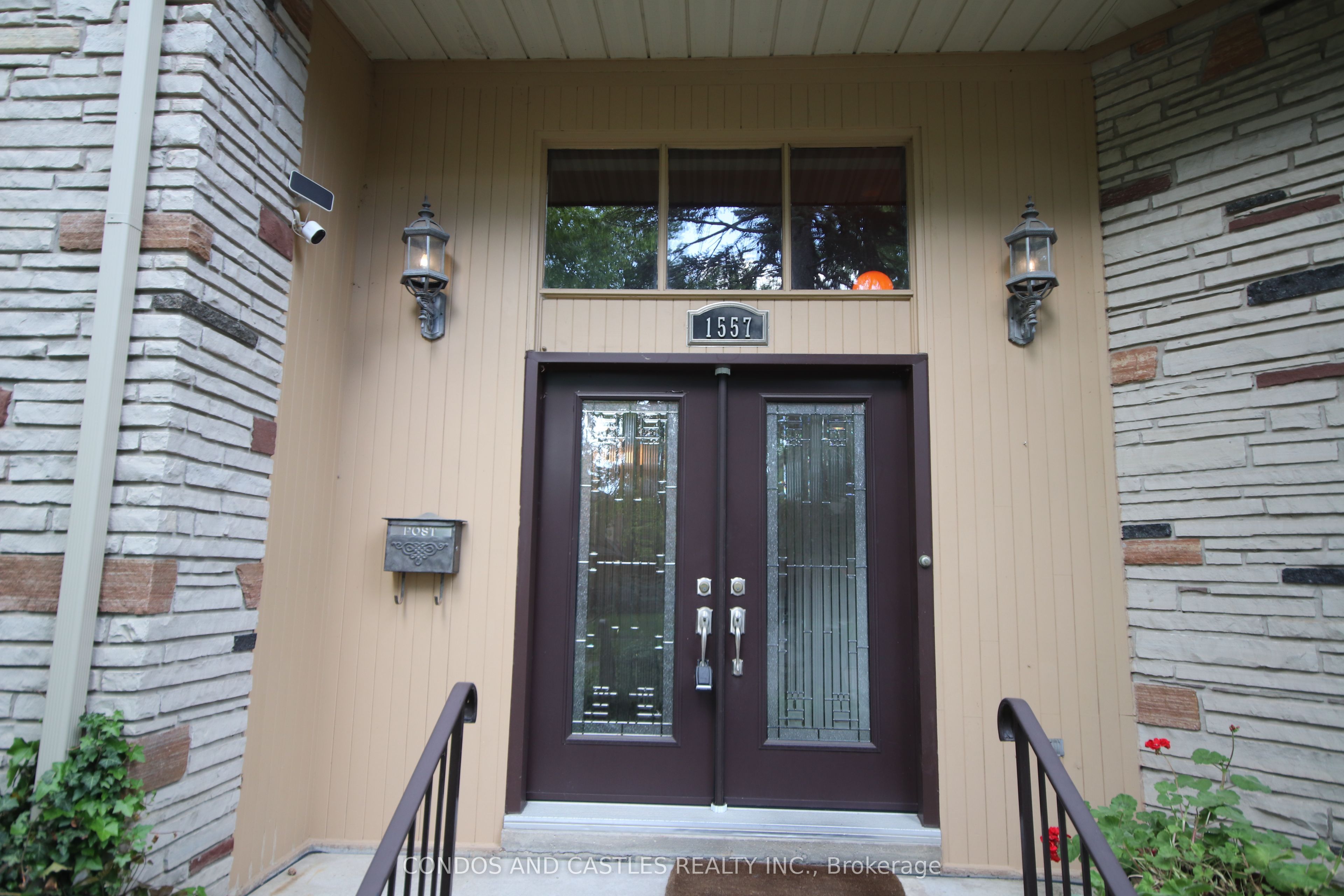 1557 Calumet Place