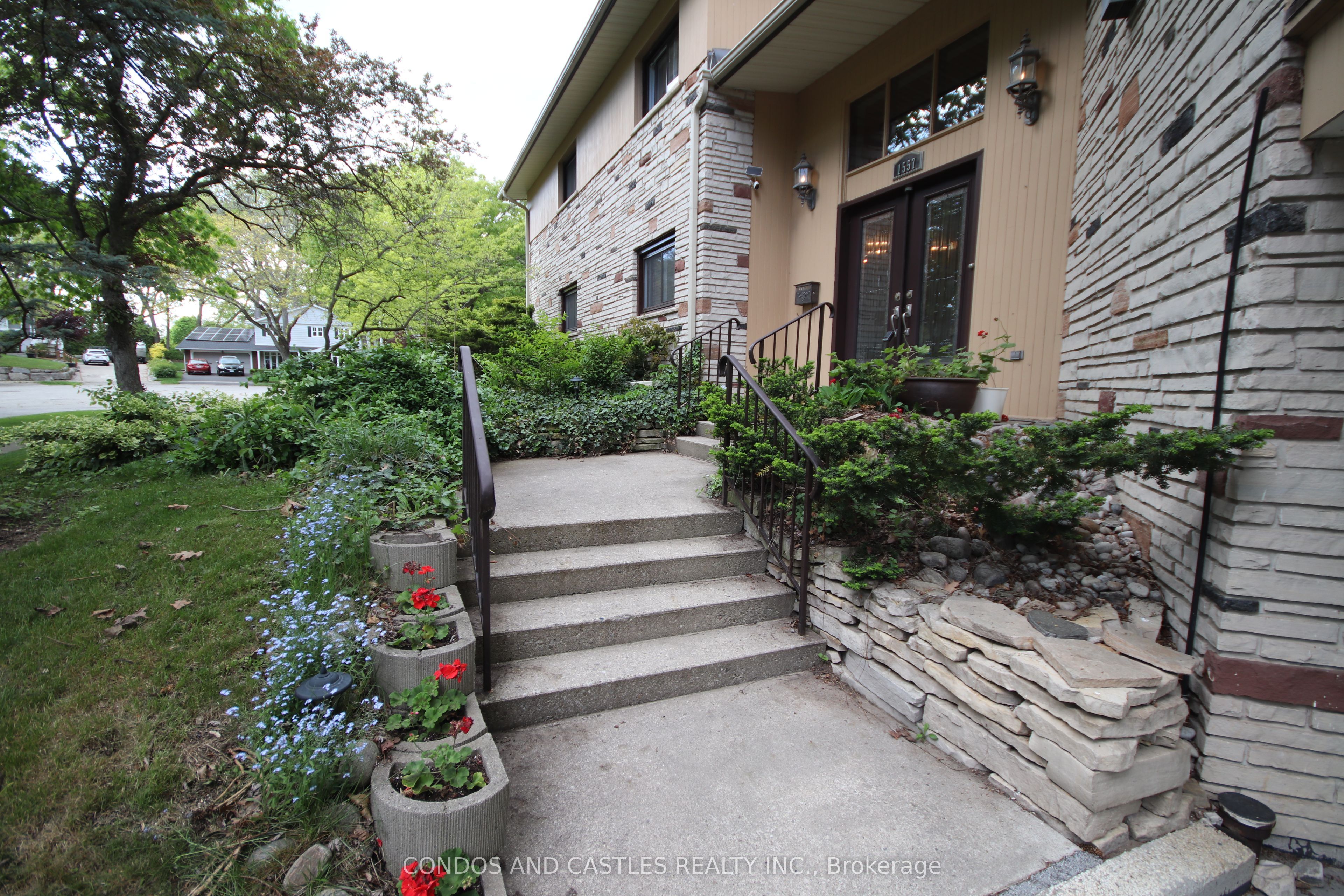 1557 Calumet Place