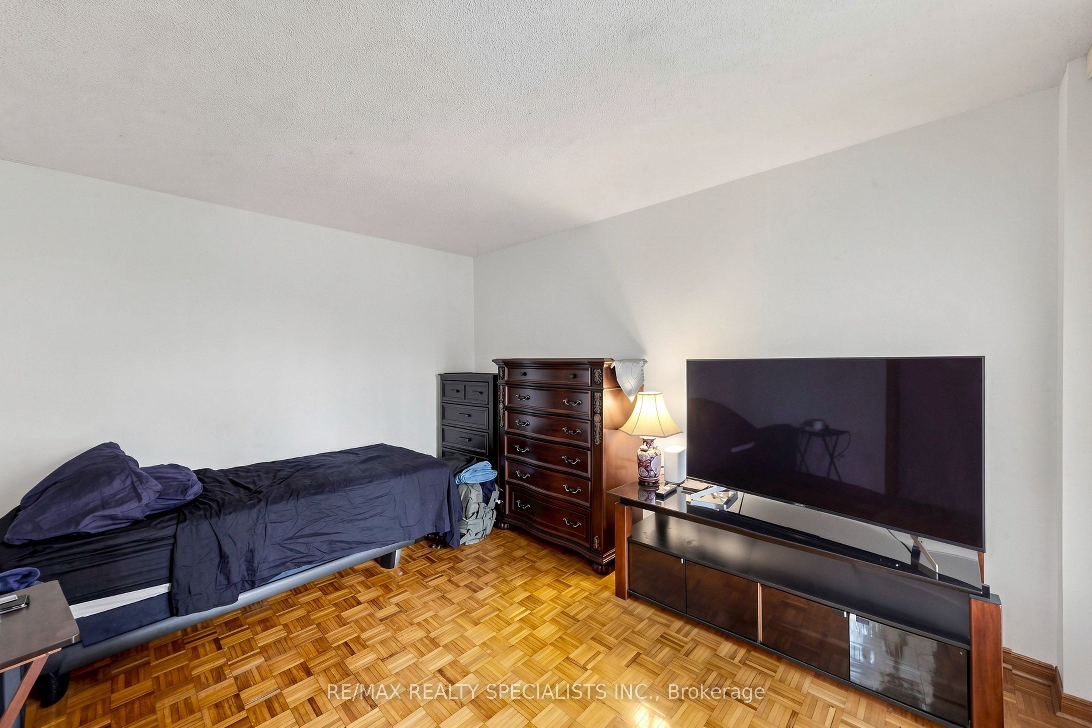 776 Savoy Crescent
