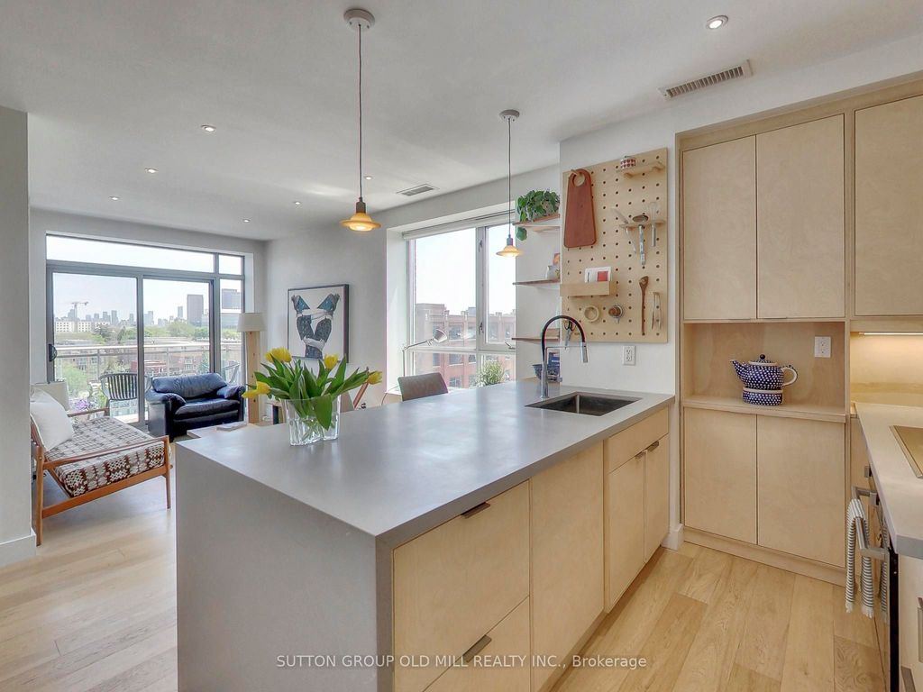 Photo of 2495 Dundas Street W #712, Toronto, ON M6P 1X4 (MLS # W13157656)