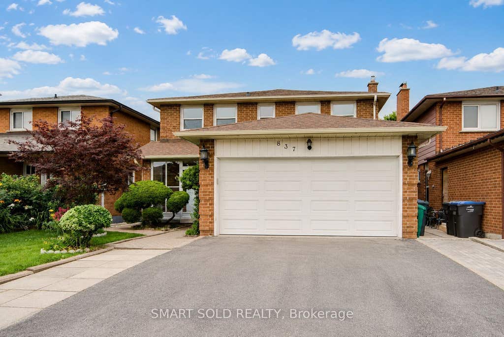 Photo of 837 Queensbridge Drive, Mississauga, ON L5C 3K3 (MLS # W13627928)