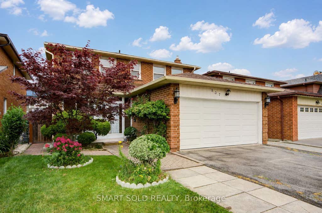 Photo of 837 Queensbridge Drive, Mississauga, ON L5C 3K3 (MLS # W13627928)