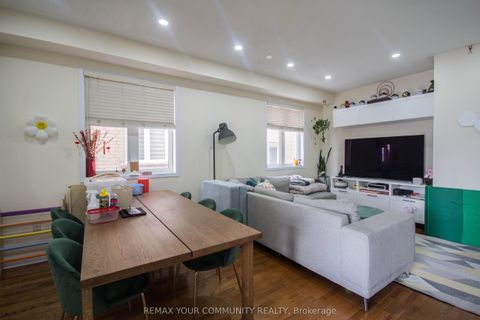 15 Voysey Way Markham ON L3S 0B4