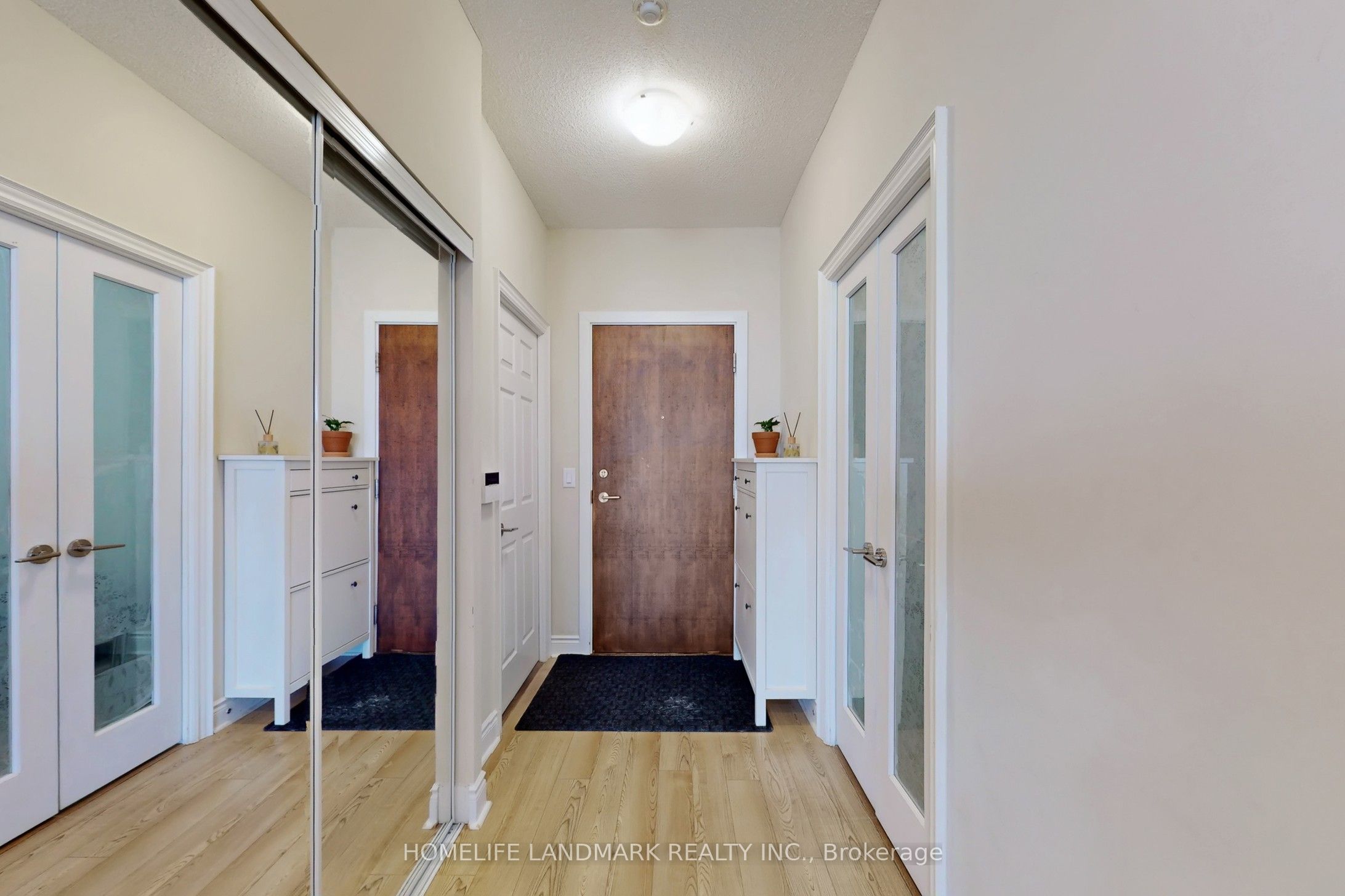 23 Cox Boulevard 163