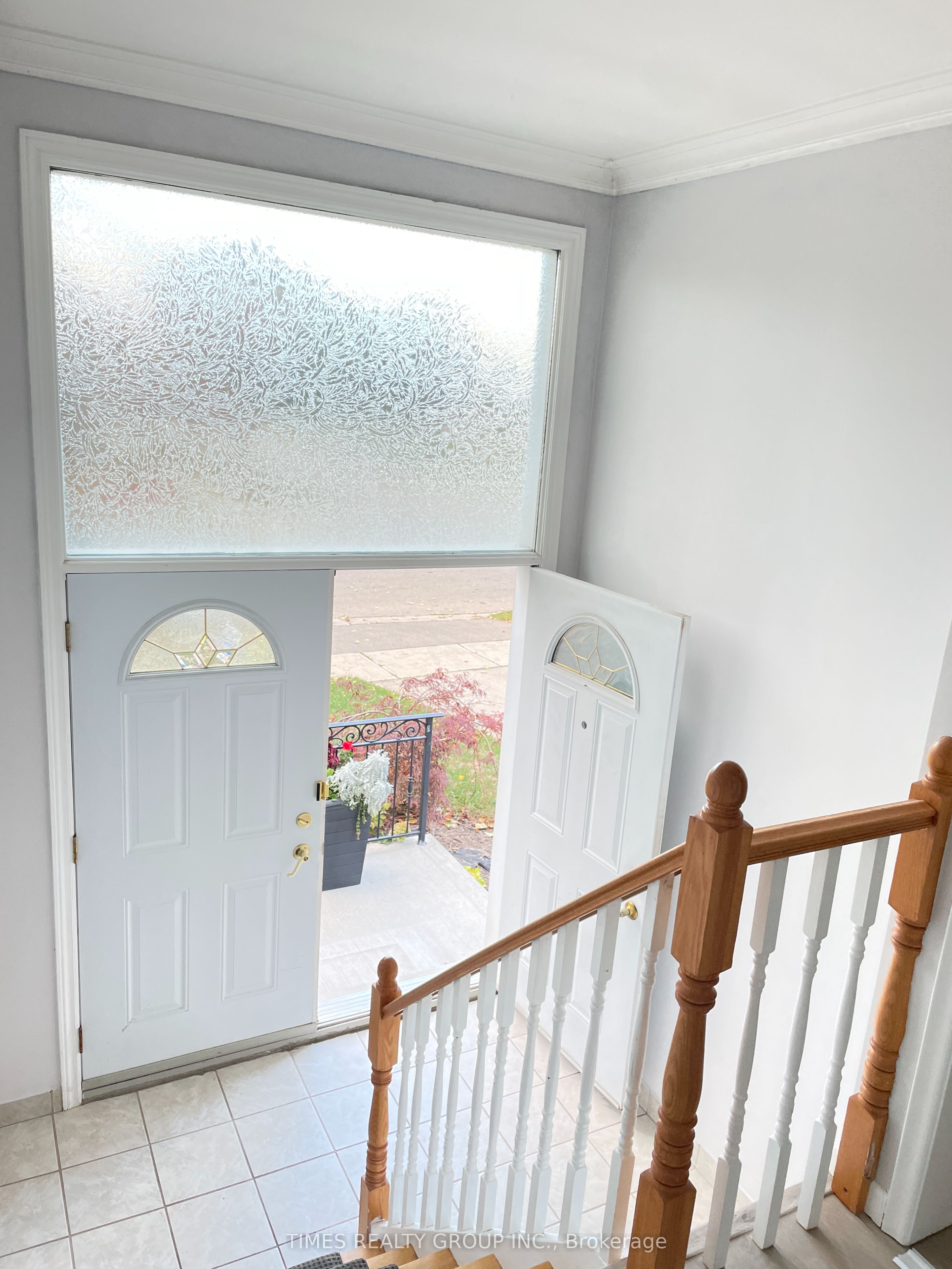 3346 Ivernia Road Main