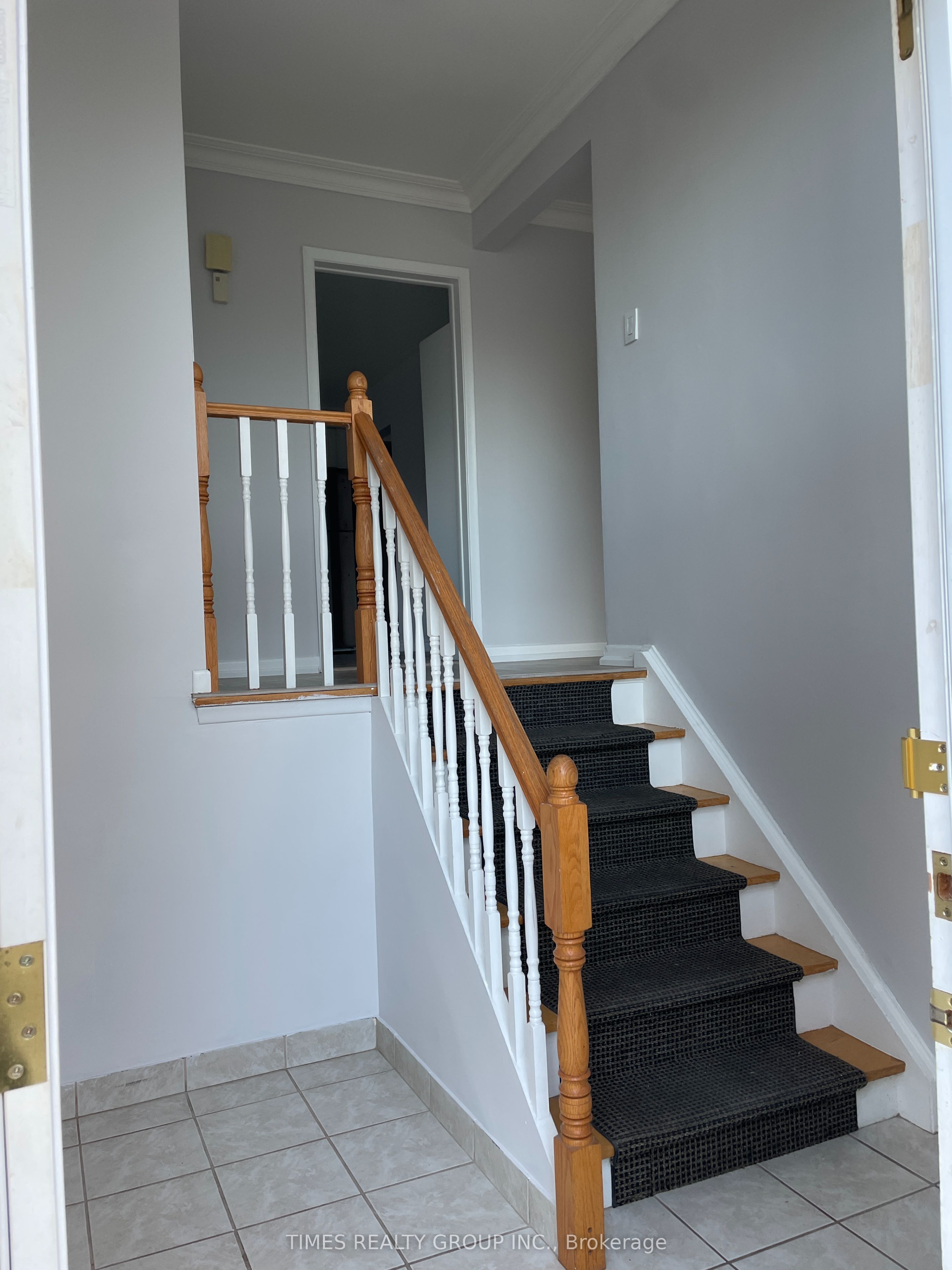 3346 Ivernia Road Main