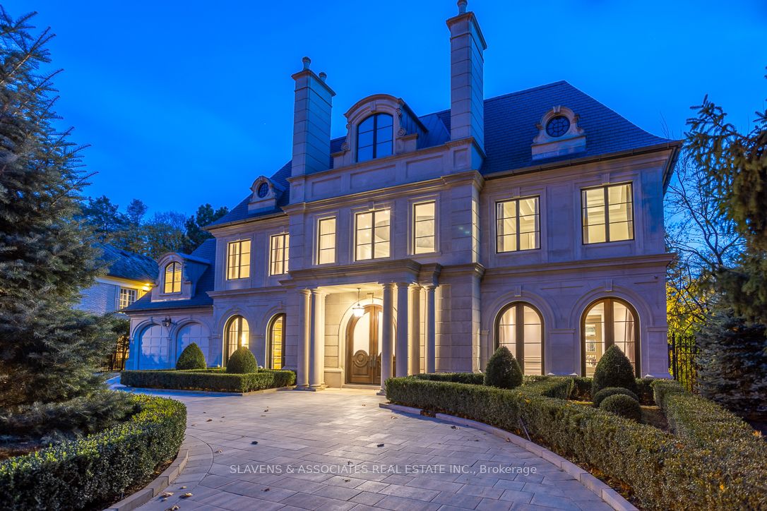 15 Tudor Gate