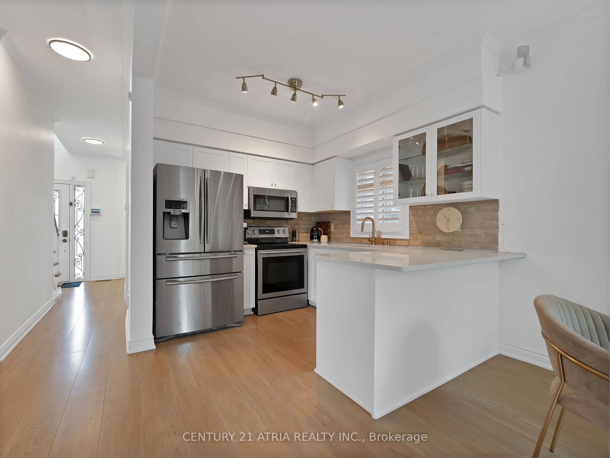 214 Ellis Crescent