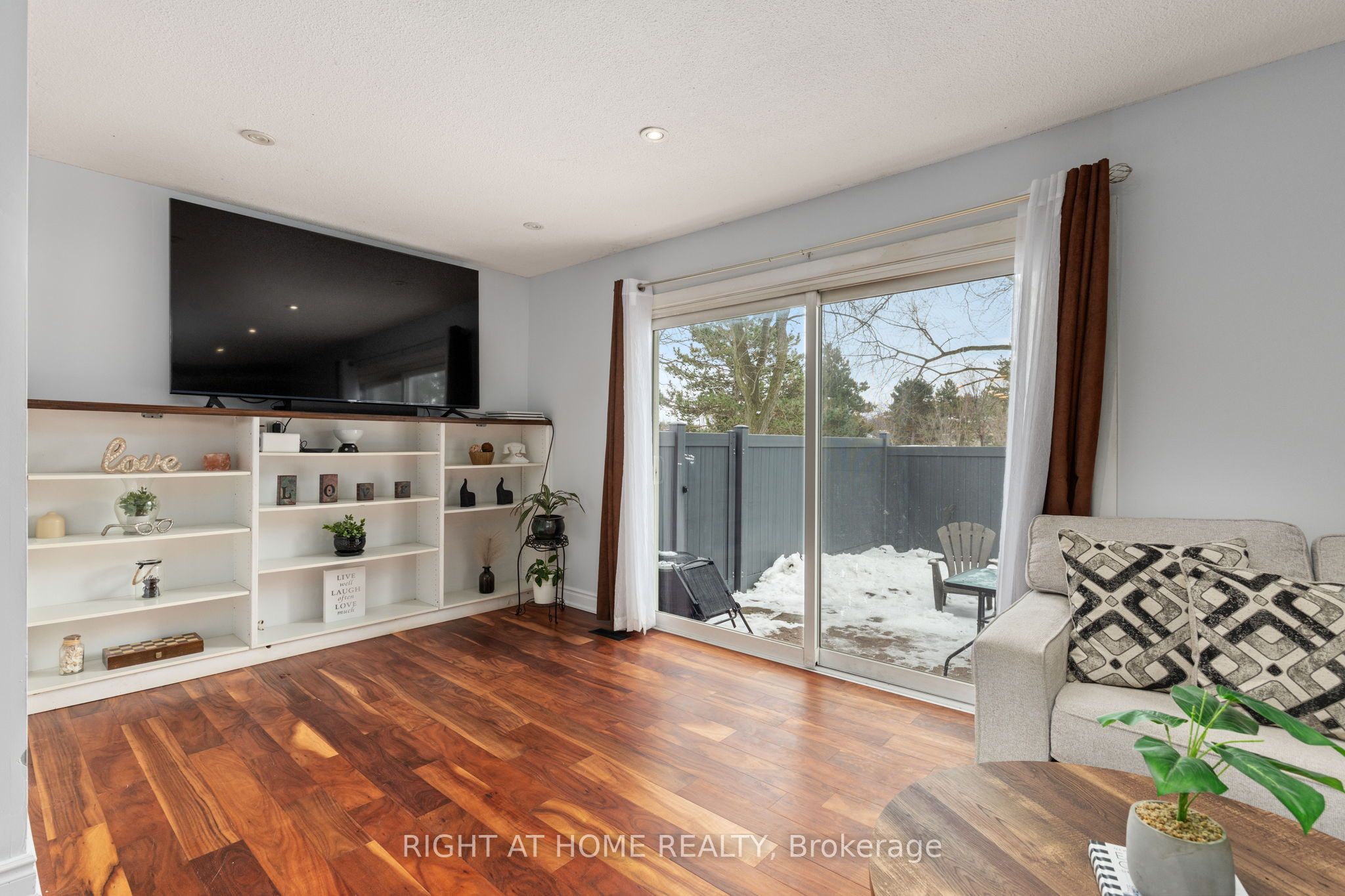 120 Falconer Drive 25