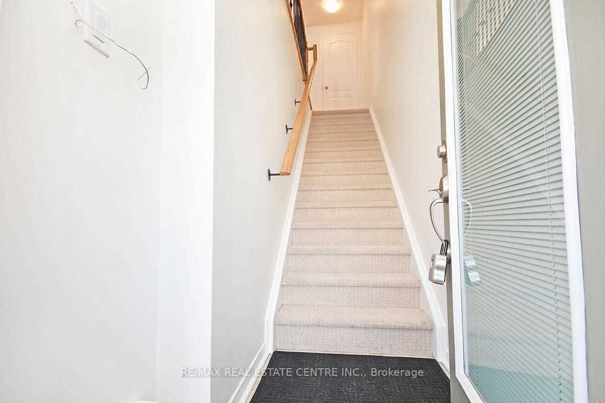 5605 Oscar Peterson Boulevard 4