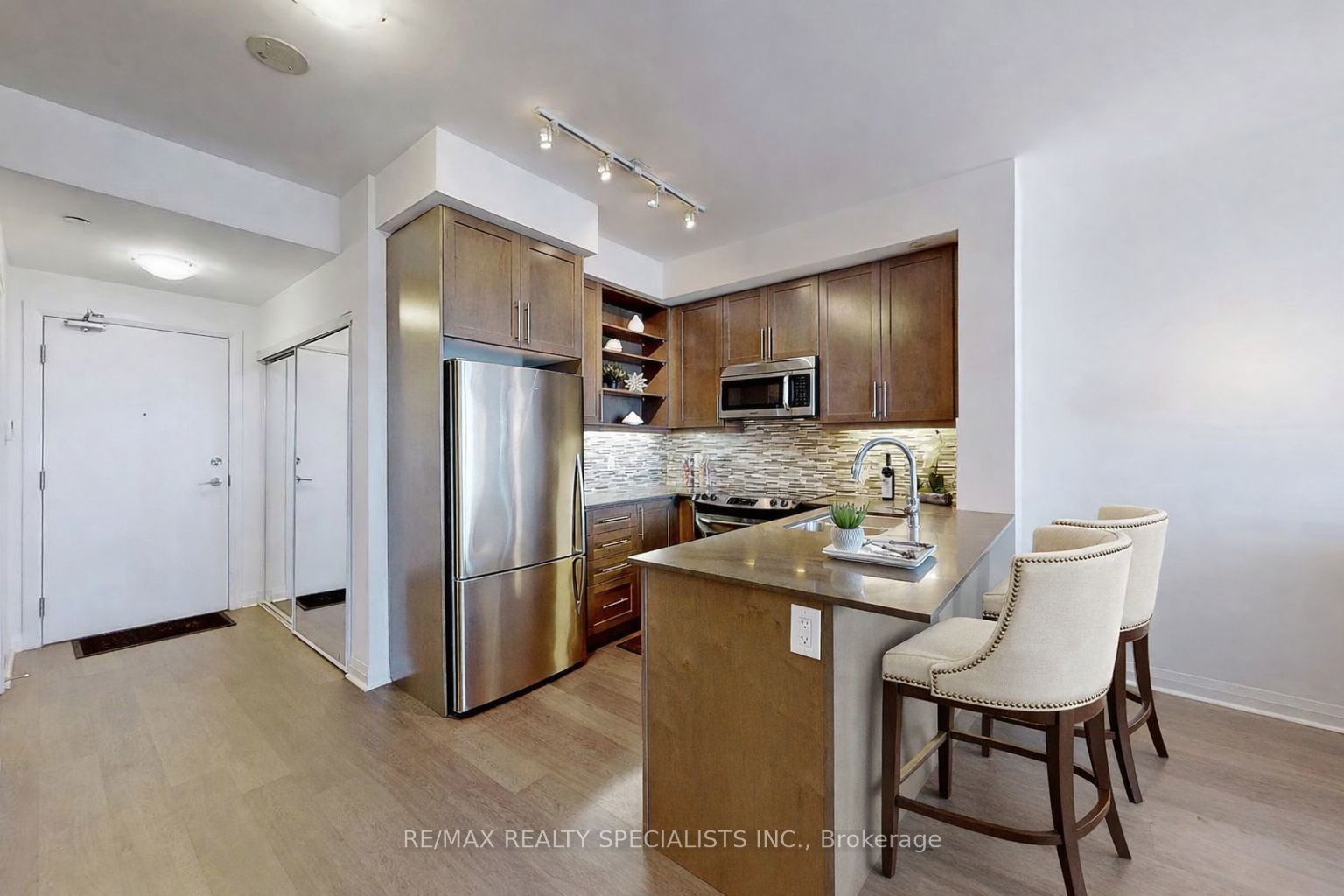 55 Oneida Crescent 1807