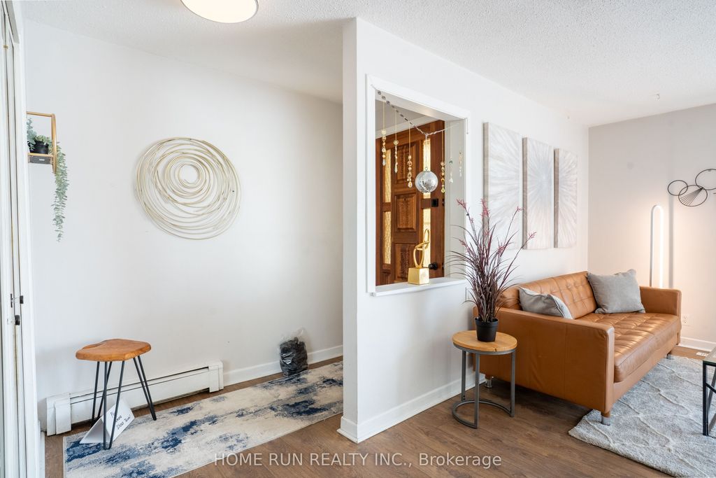 Photo of 313 Savard Avenue S, Vanier and Kingsview Park, ON K1L 7S1 (MLS # X13418184)
