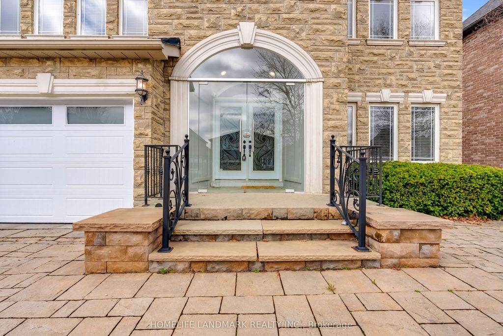 Photo of 94 Pathlane Road, Richmond Hill, ON L4B 4C7 (MLS # N13018024)