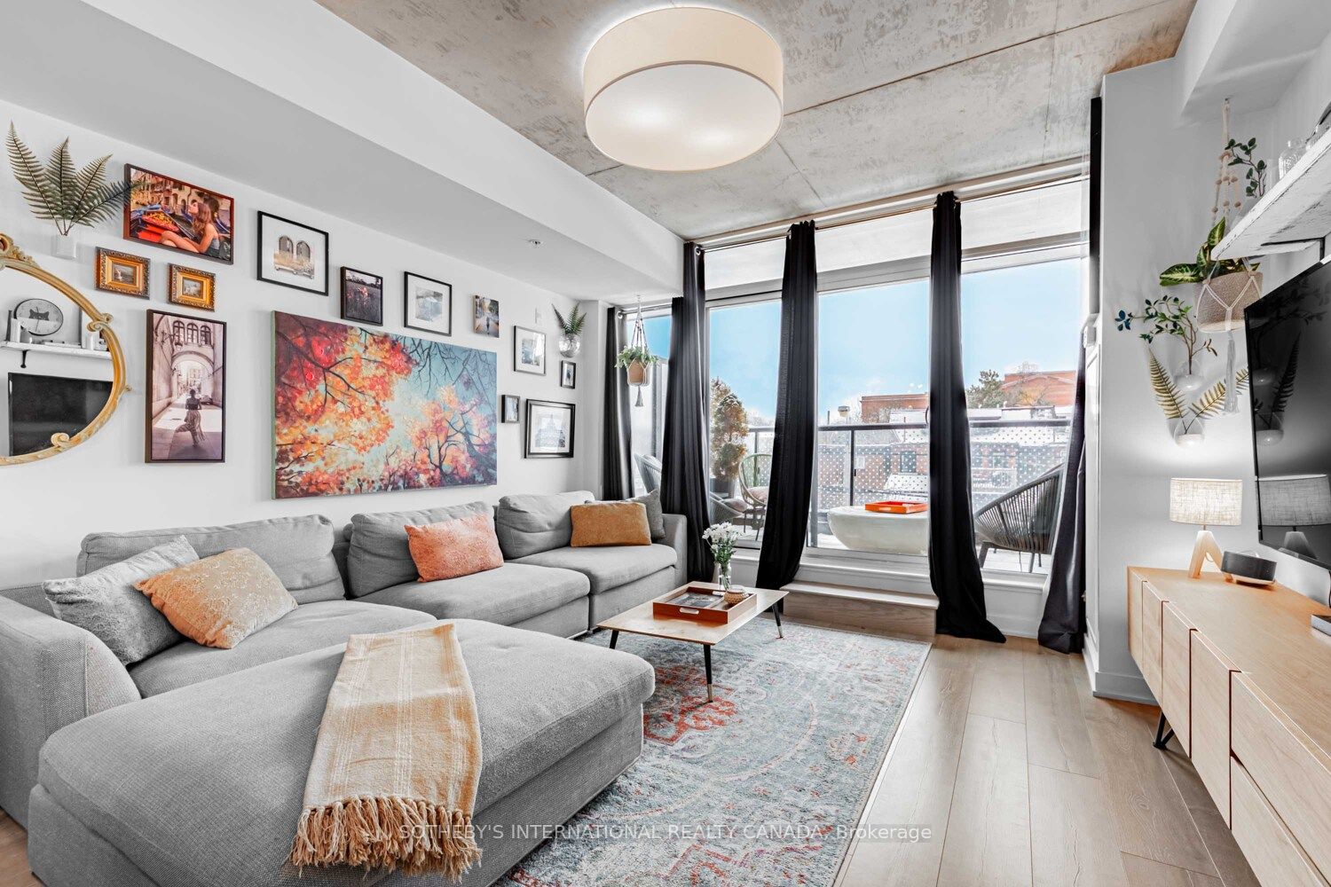 109 Ossington Avenue 216