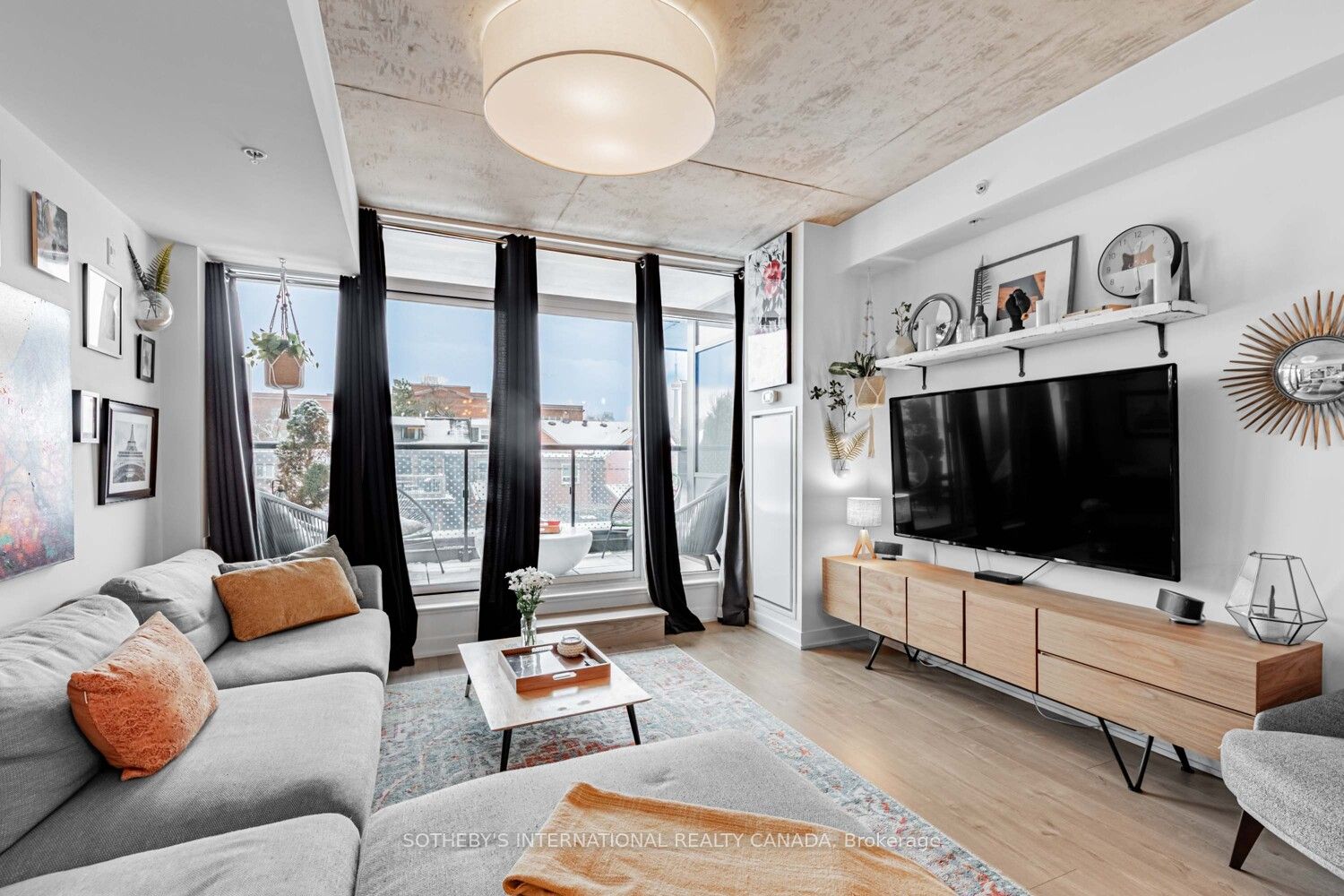 109 Ossington Avenue 216