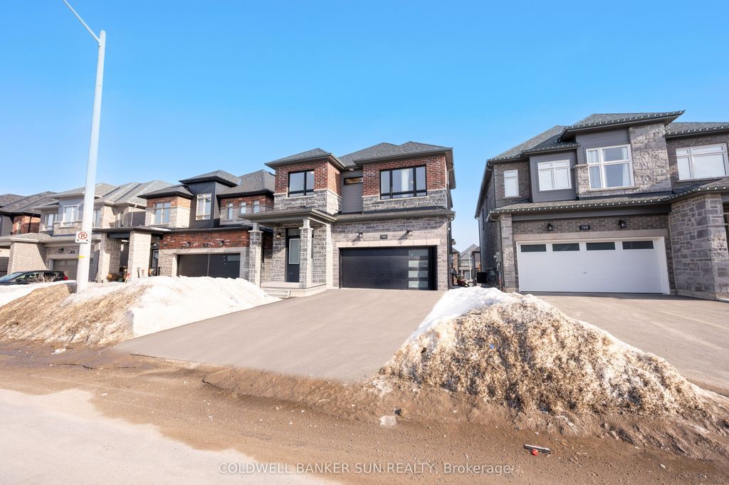 Photo of 172 FRANKLIN Trail, Barrie, ON L9J 0J2 (MLS # S12654416)