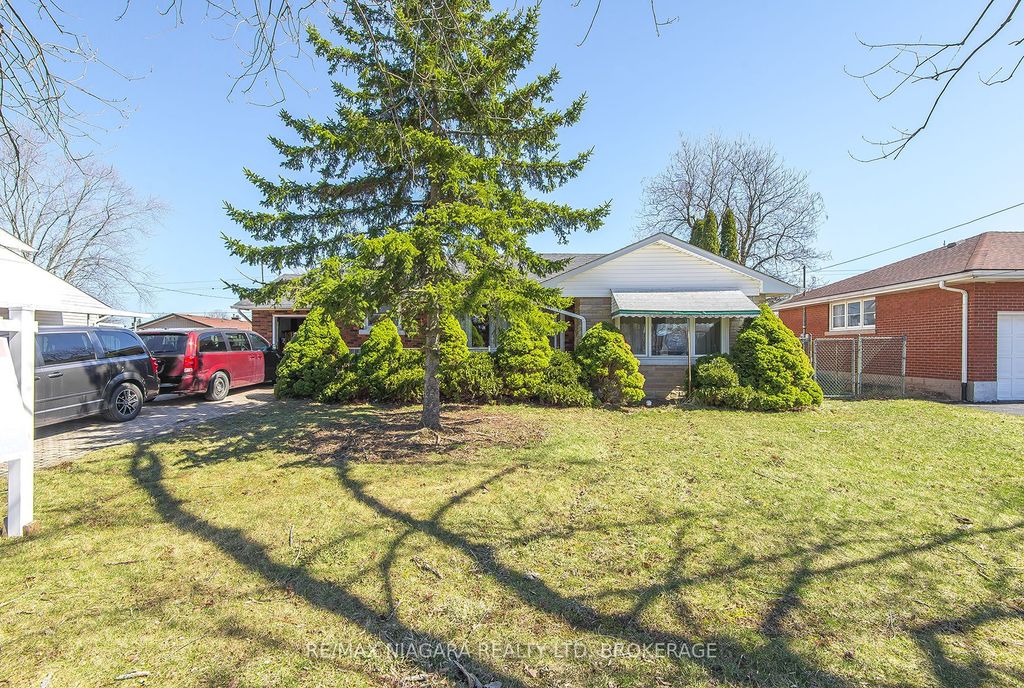 Photo of 88 Golden Boulevard E, Welland, ON L3B 1H7 (MLS # X12932654)
