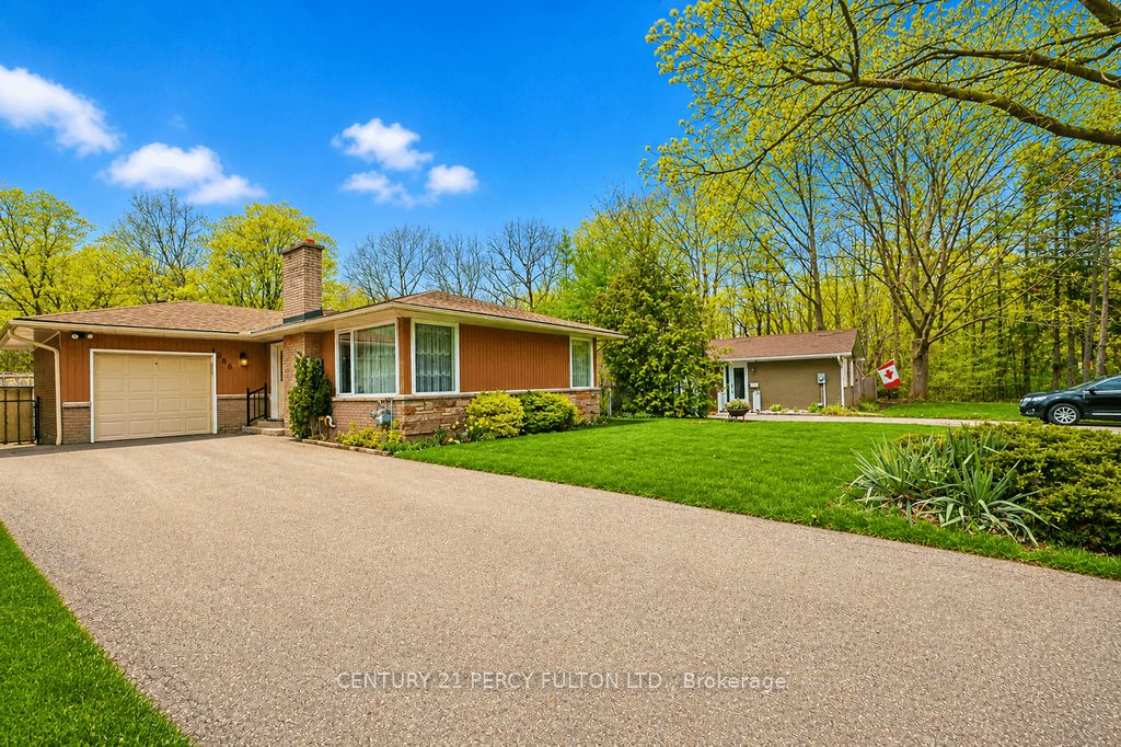 Photo of 1386 Forest Glade Road, Oakville, ON L6H 2G3 (MLS # W14032240)
