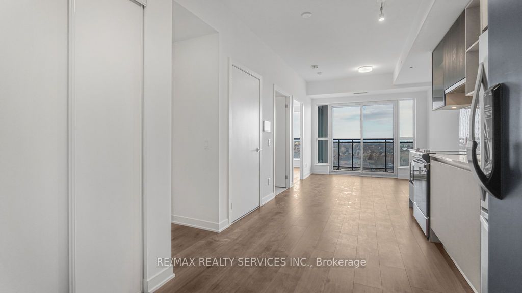 405 Dundas Street W 620