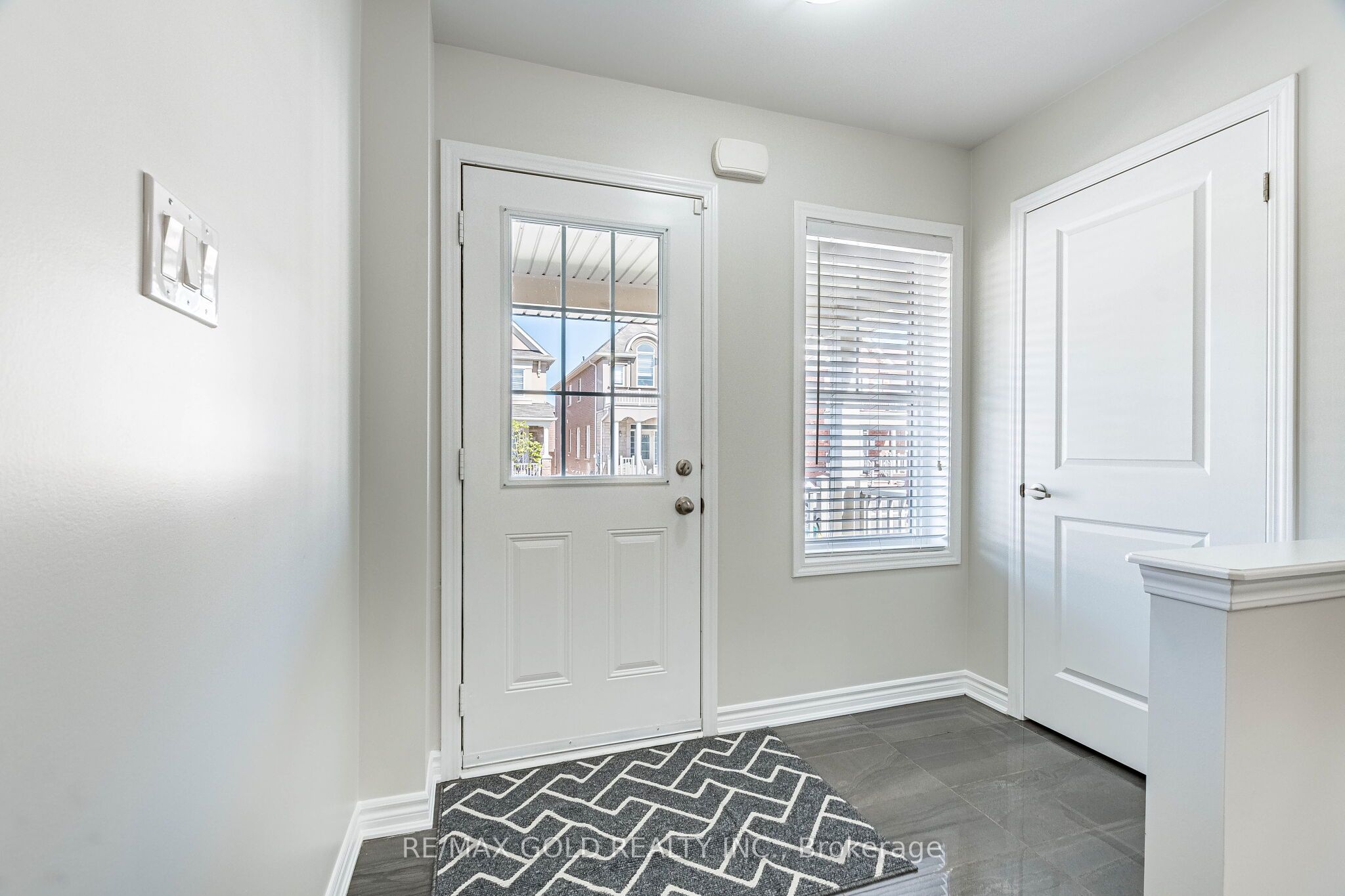 87 Benhurst Crescent