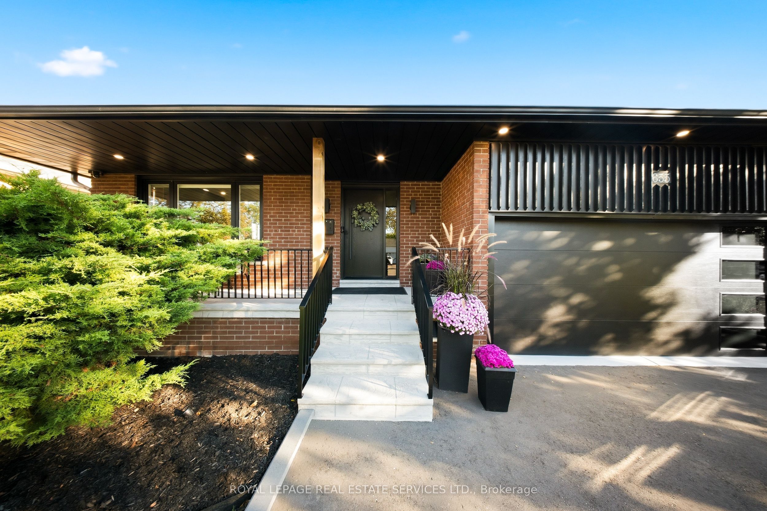 655 Netherton Crescent