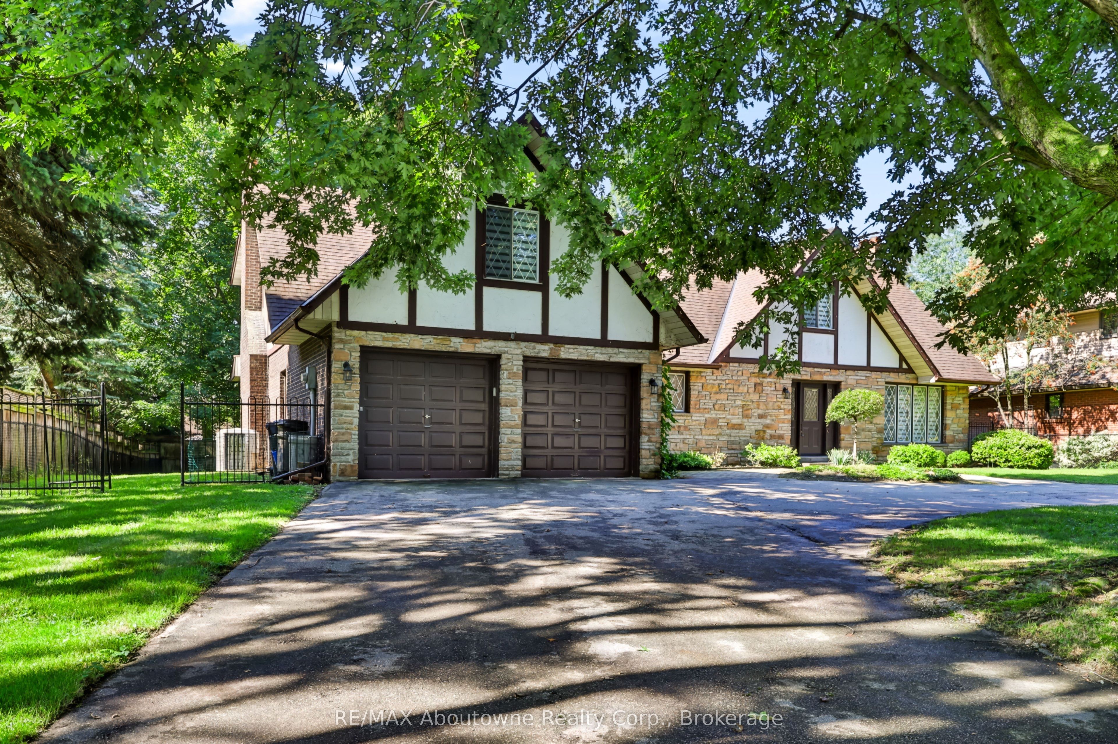 30 Birkbank Drive