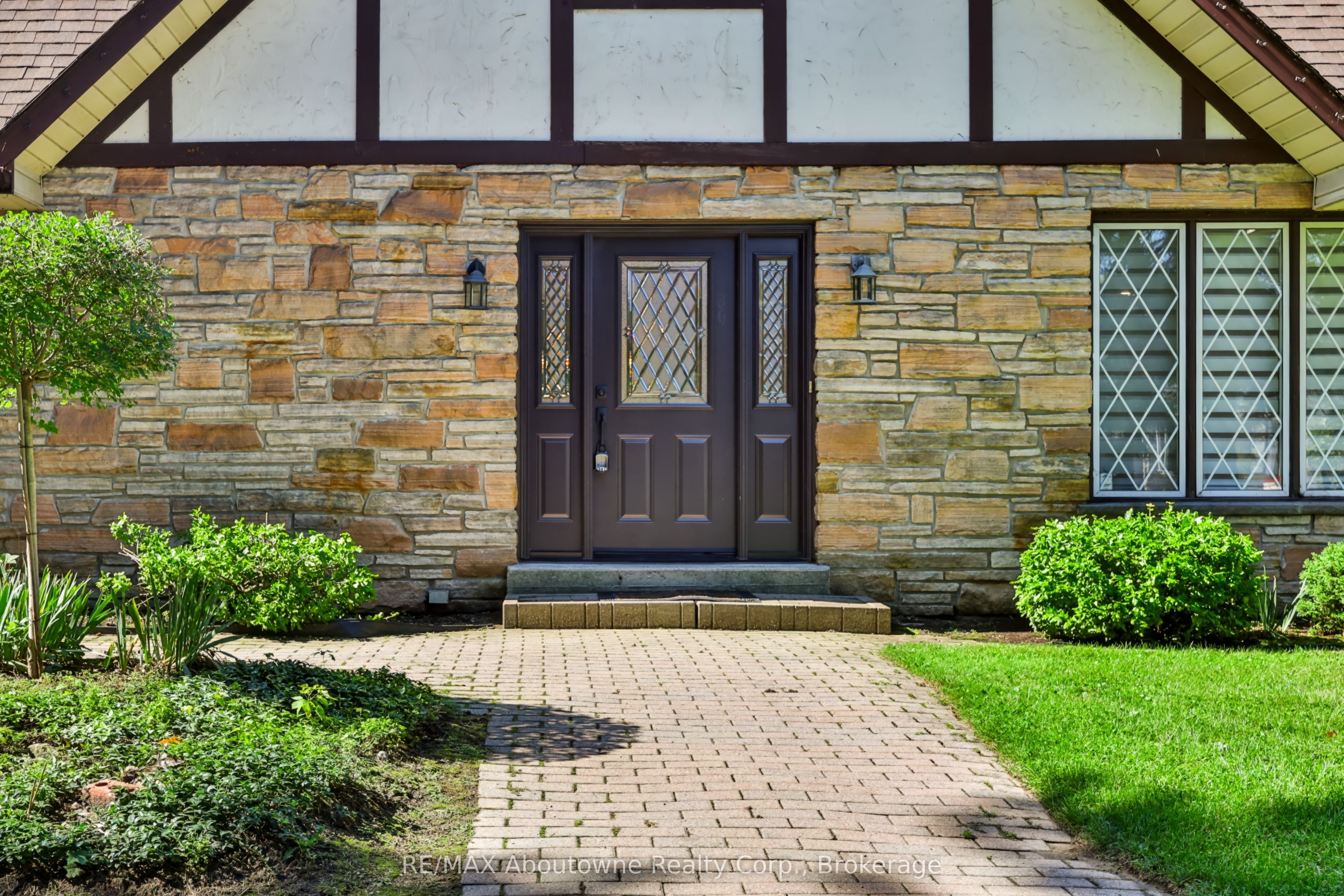 30 Birkbank Drive
