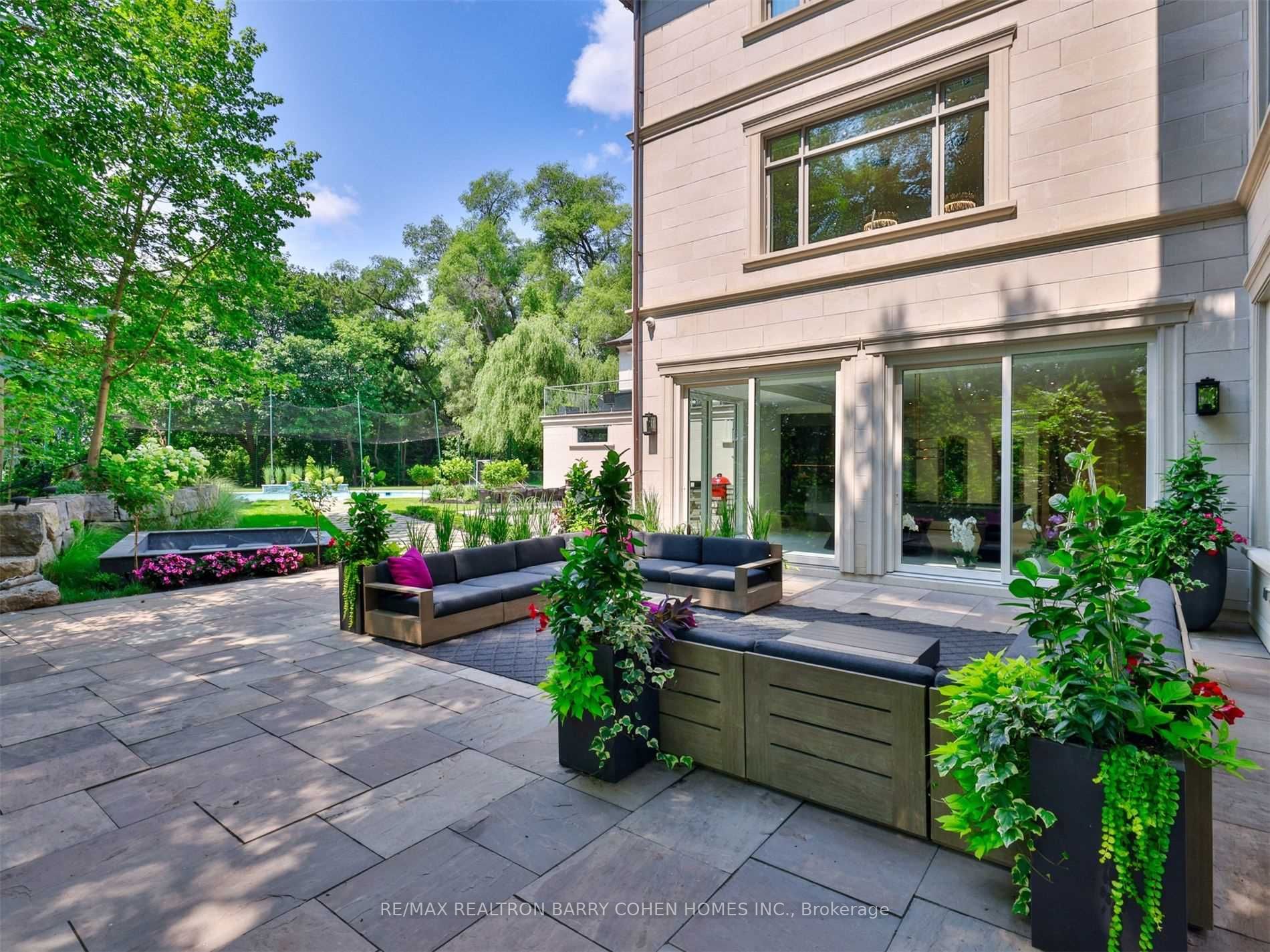 382 Old Yonge Street