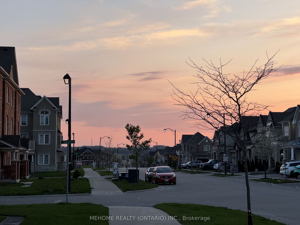 Photo of 10 Stocks Lane, Aurora, ON L4G 0Y2 (MLS # N12701914)