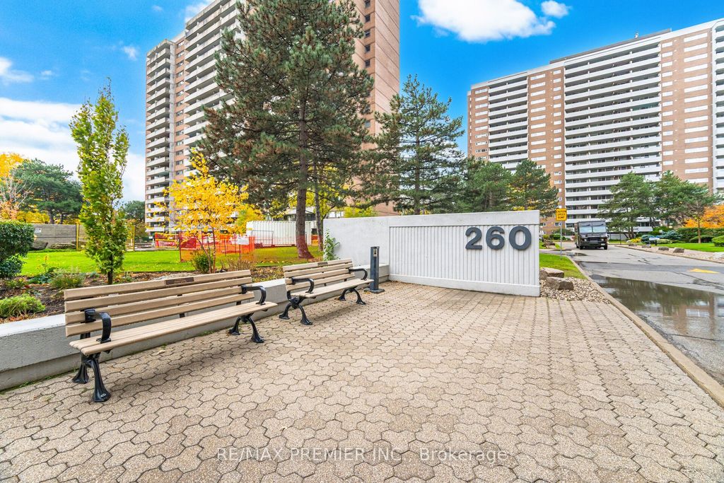 Photo of 260 Scarlett Road #1105, Toronto, ON M6N 4X6 (MLS # W12417896)