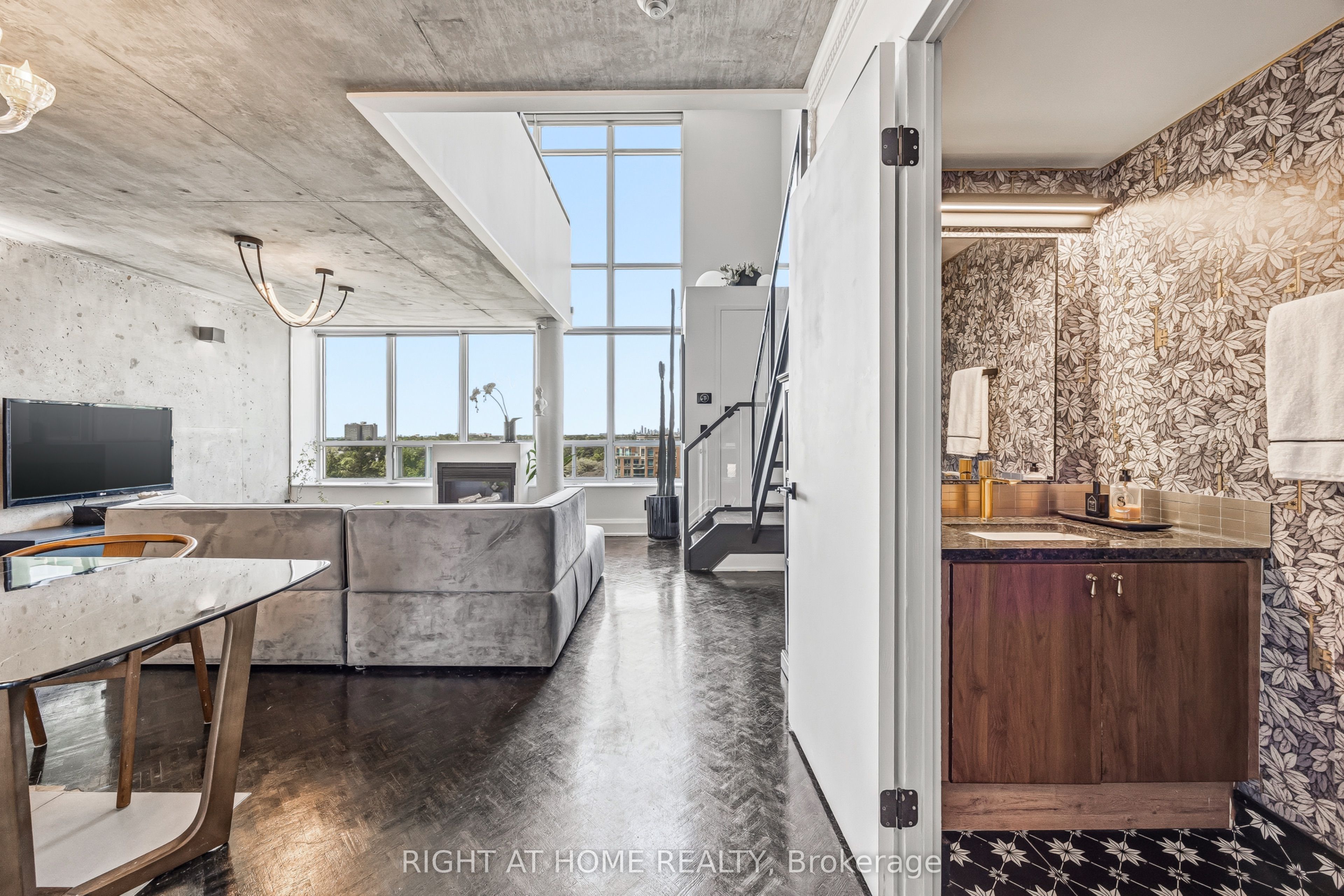 250 Manitoba Street 612