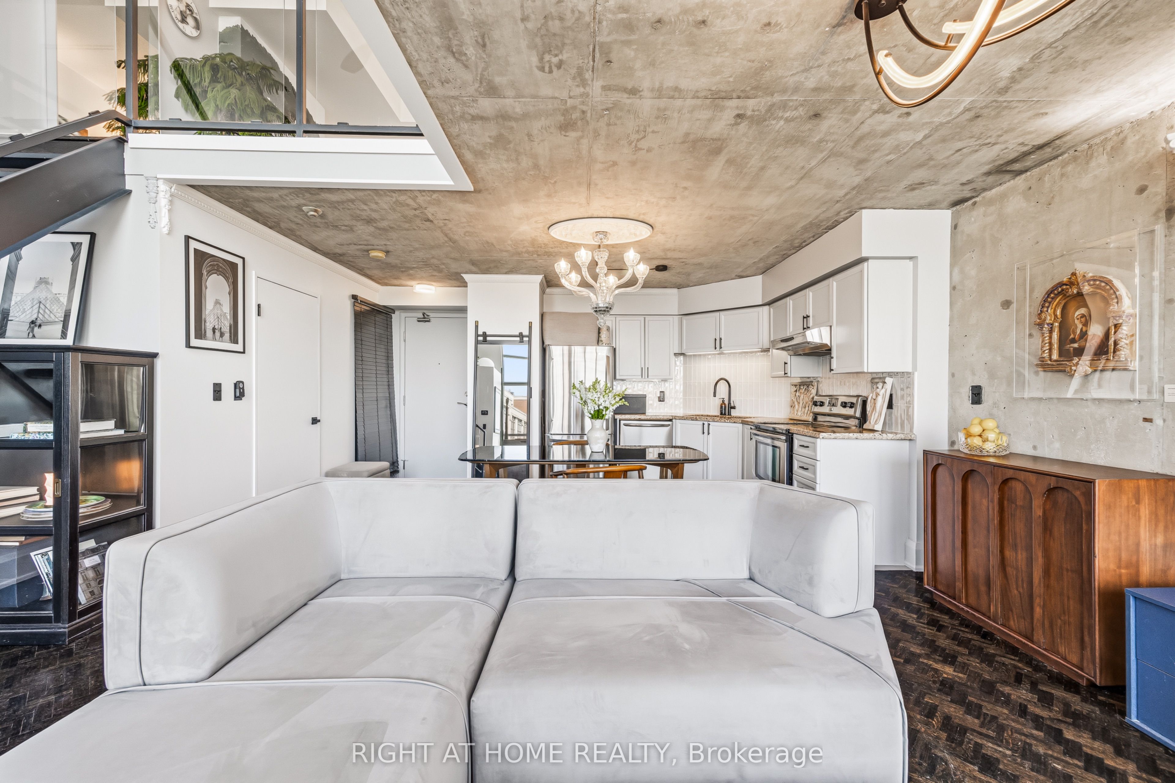 250 Manitoba Street 612