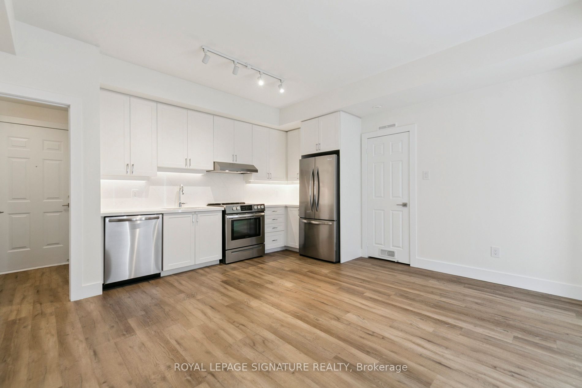 5035 Oscar Peterson Boulevard 32