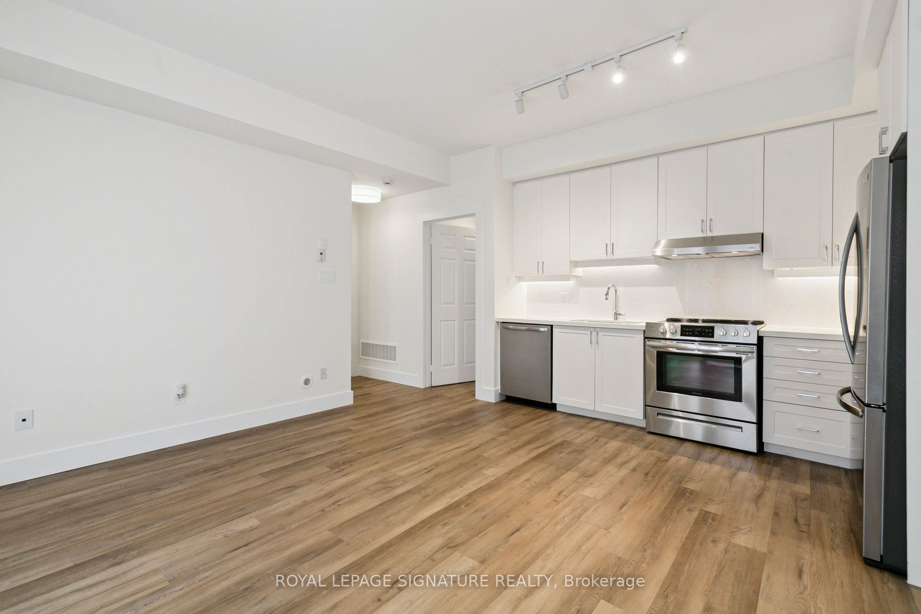 5035 Oscar Peterson Boulevard 32