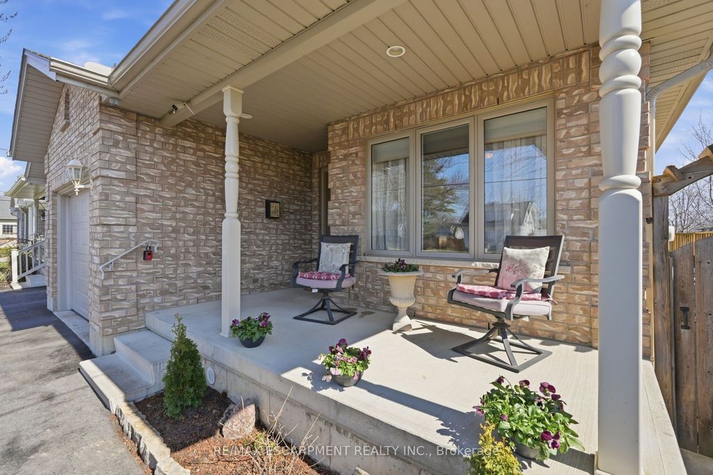 Photo of 802 Main Street, Norfolk, ON N0A 1N0 (MLS # X12984730)