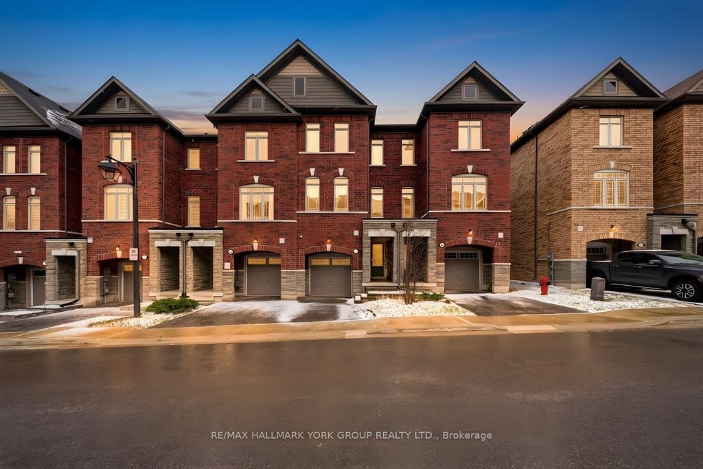 Photo of 104 Gordon Circle, Newmarket, ON L3Y 0C9 (MLS # N12958080)