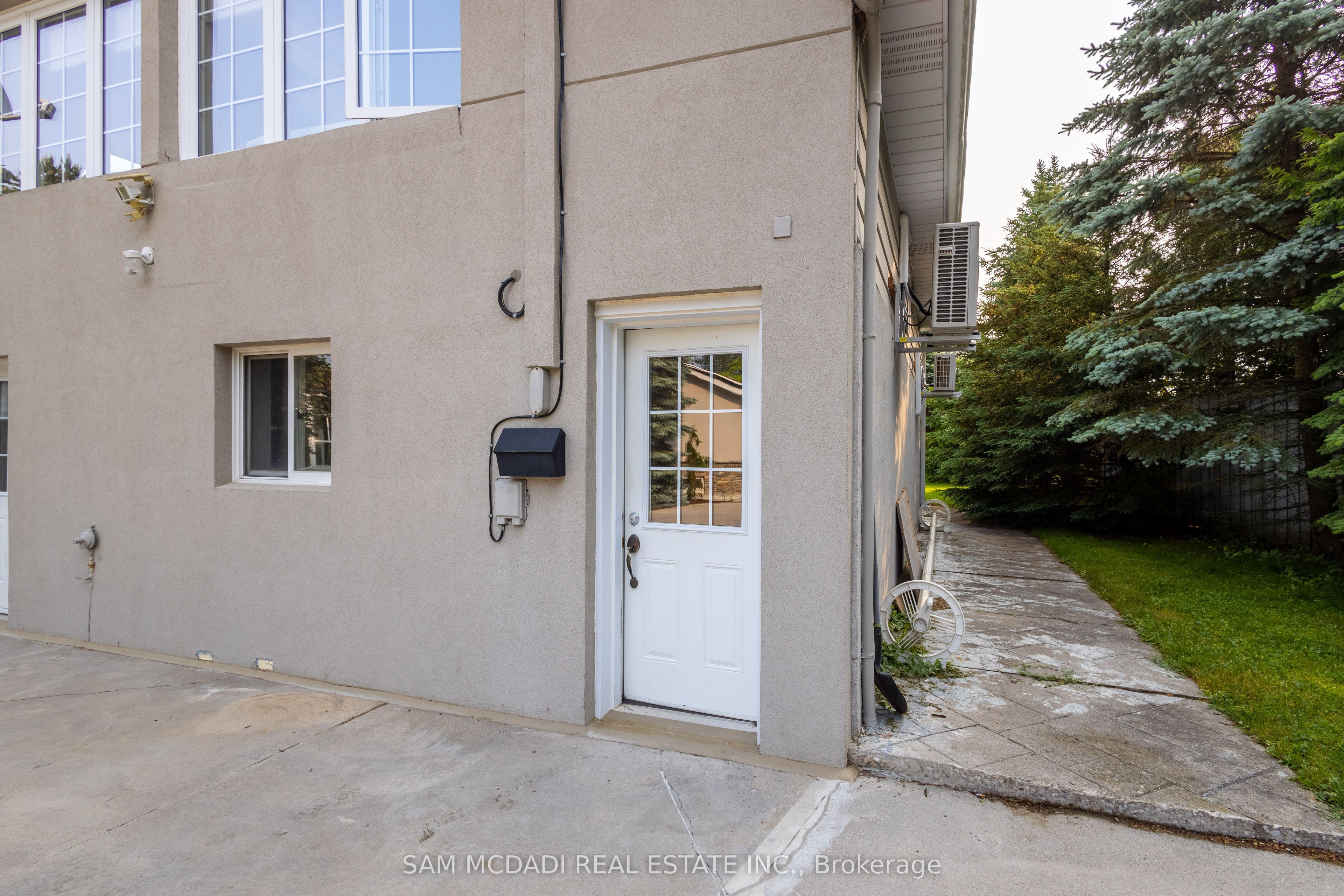 14011 Trafalgar Road Upper