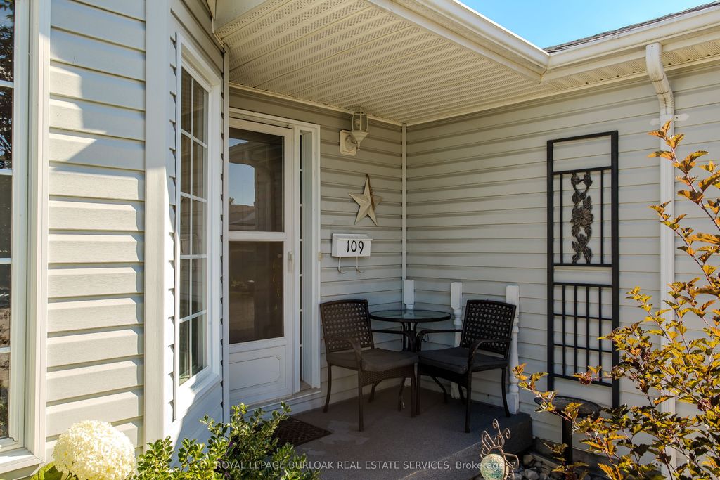 Photo of 109 Emerald Court, Hamilton, ON L8B 1A5 (MLS # X12455230)