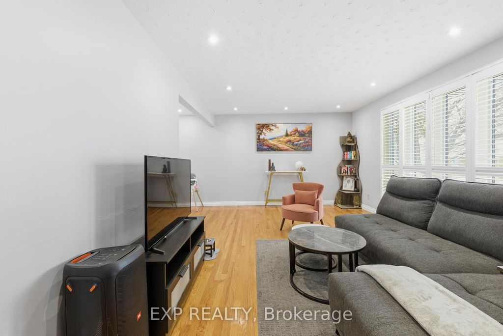 Photo of 364 Roselawn Place, Waterloo, ON N2L 5P1 (MLS # X12589242)