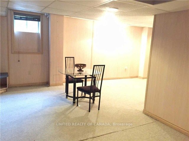 104 Gordon Rowe Crescent Lower