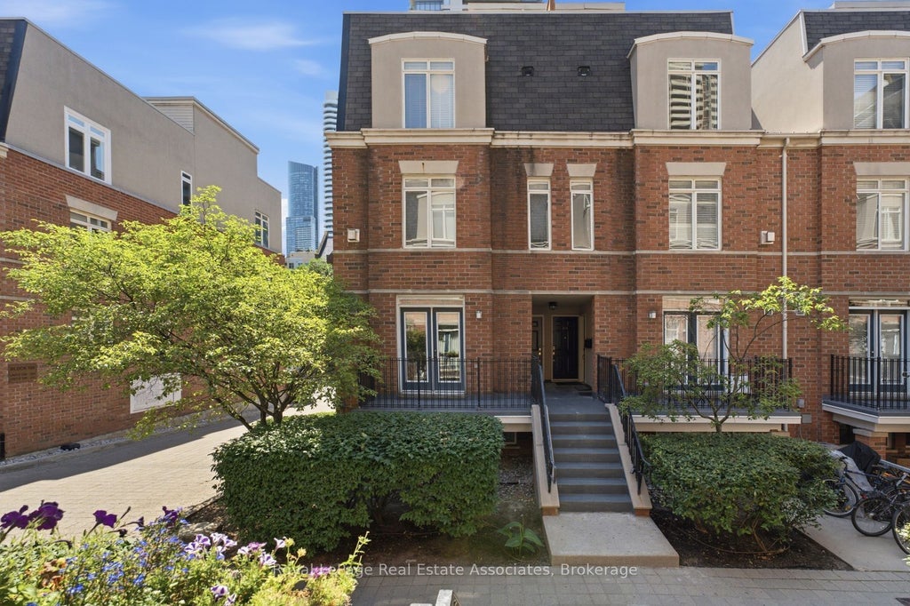 Photo of 415 Jarvis Street #206, Toronto, ON M4Y 3C1 (MLS # C13760300)