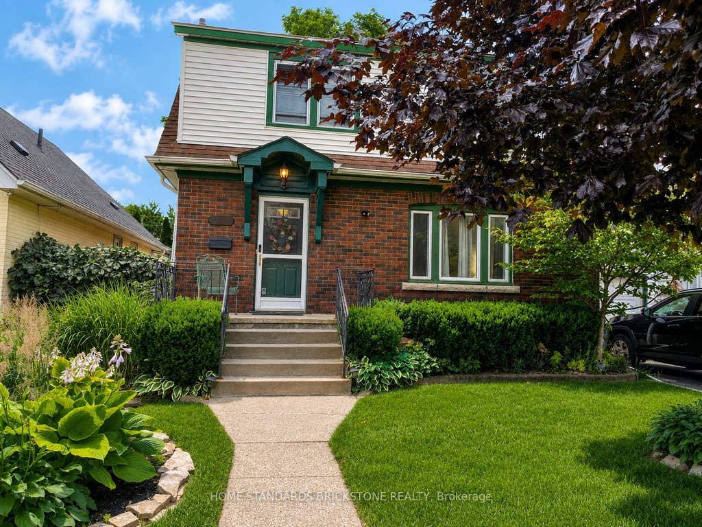 Photo of 5400 CEDAR Street, Niagara Falls, ON L2E 2V3 (MLS # X13629454)