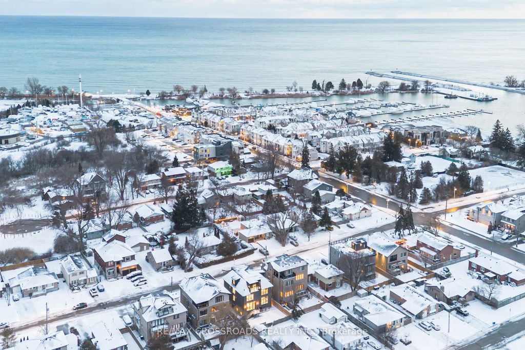 Photo of 642 Annland Street, Pickering, ON L1W 1B1 (MLS # E12905902)