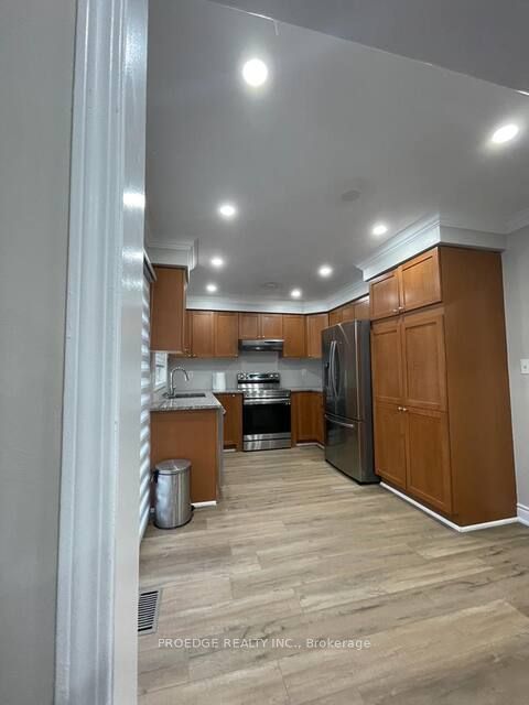 2357 Falkland Crescent