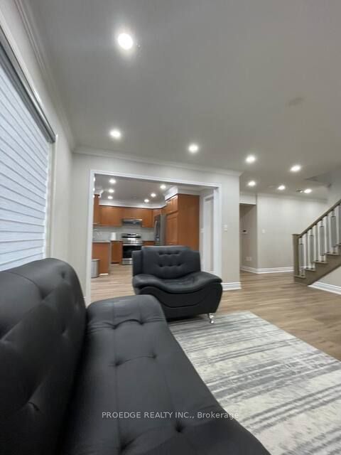 2357 Falkland Crescent