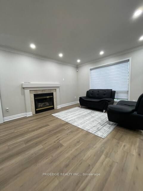 2357 Falkland Crescent