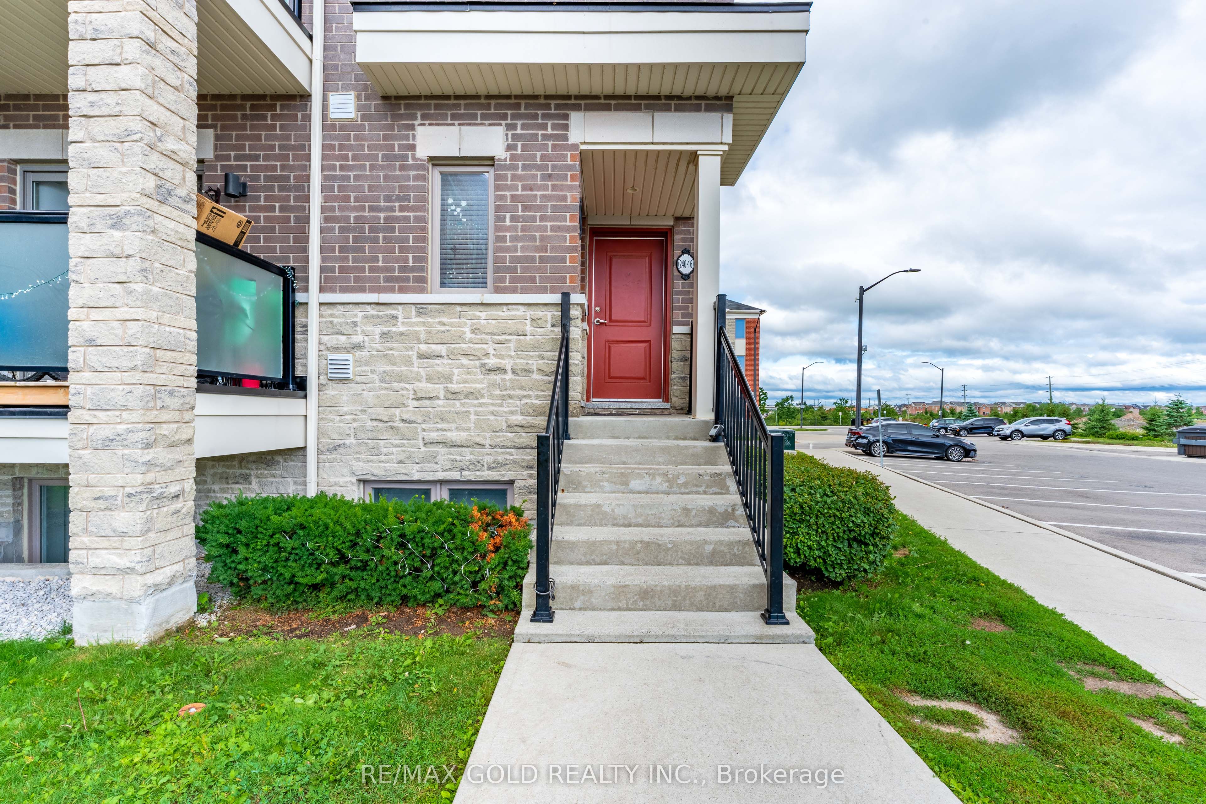 240 Lagerfeld Drive 16