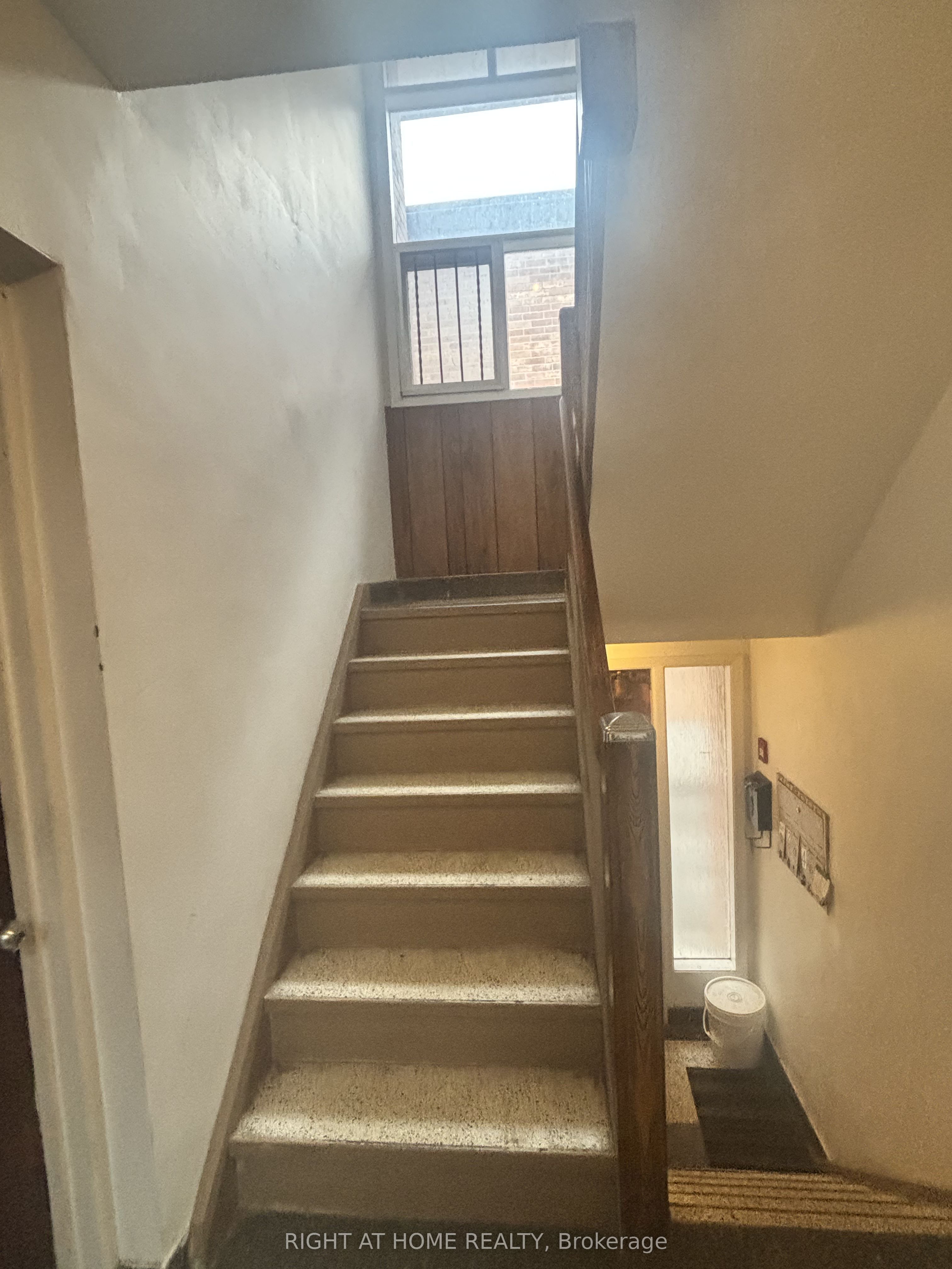 24 VANEVERY Street 6