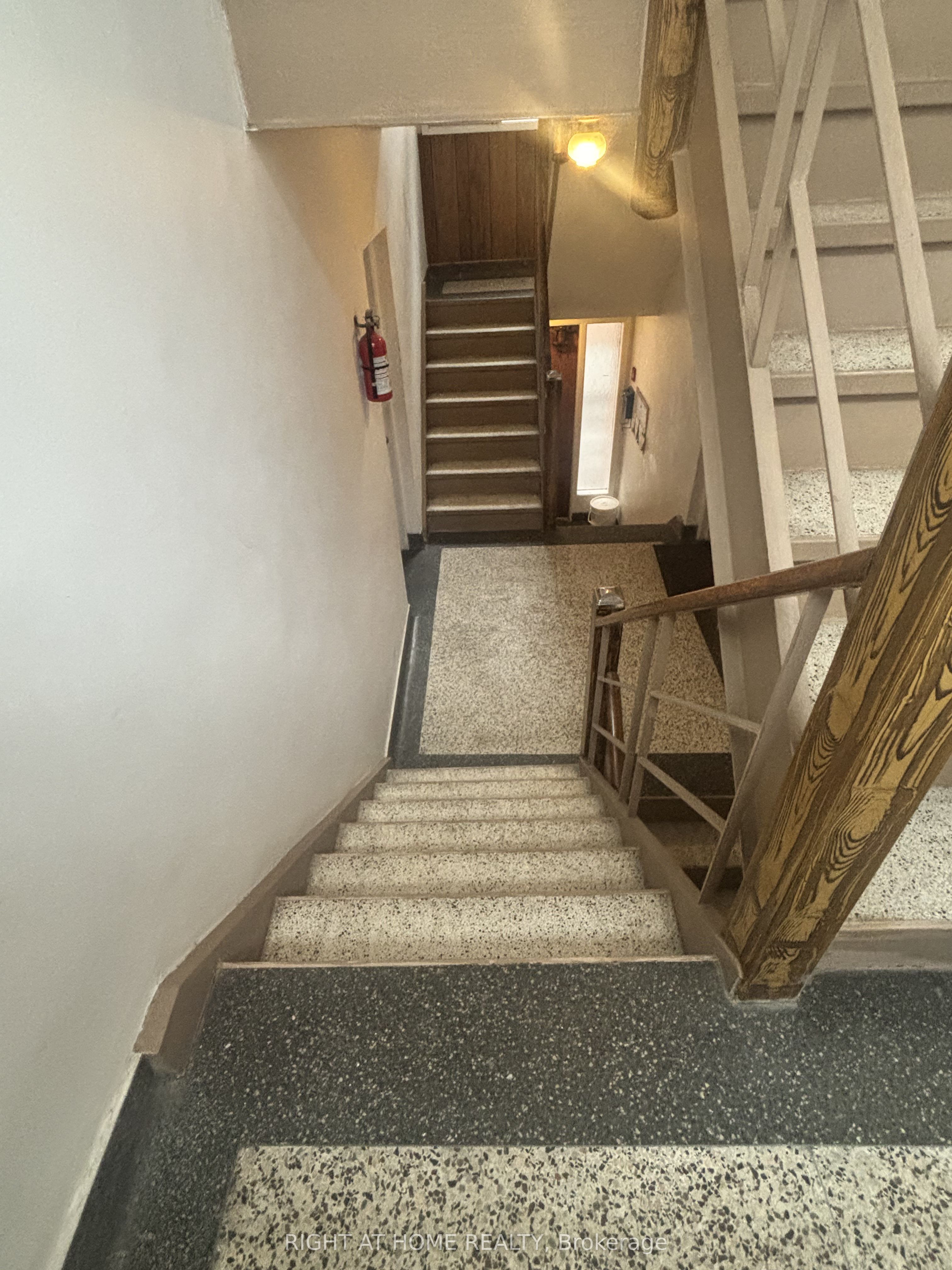 24 VANEVERY Street 6