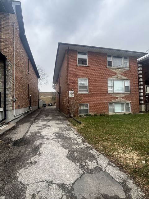 24 VANEVERY Street 6 Toronto ON M8V 1Y6